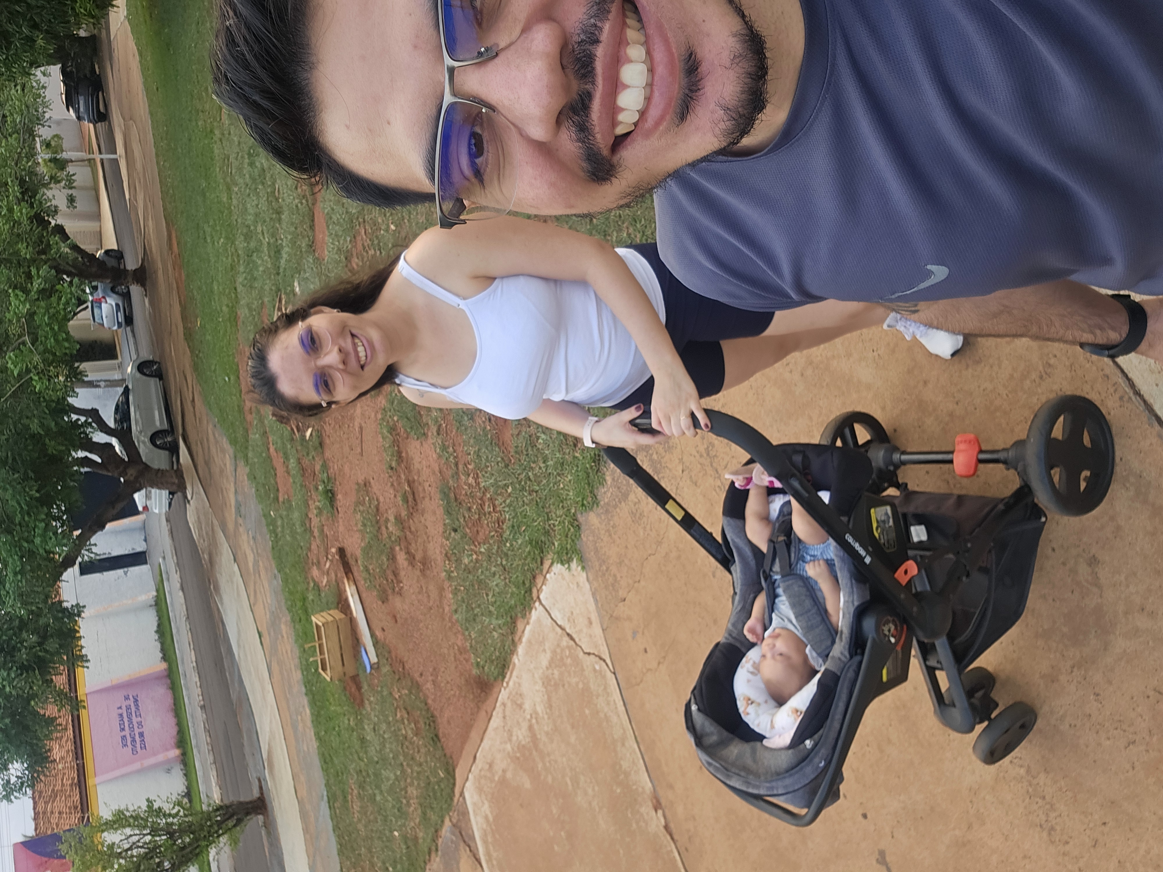 Hiago, Isabela e Antonela no carrinho