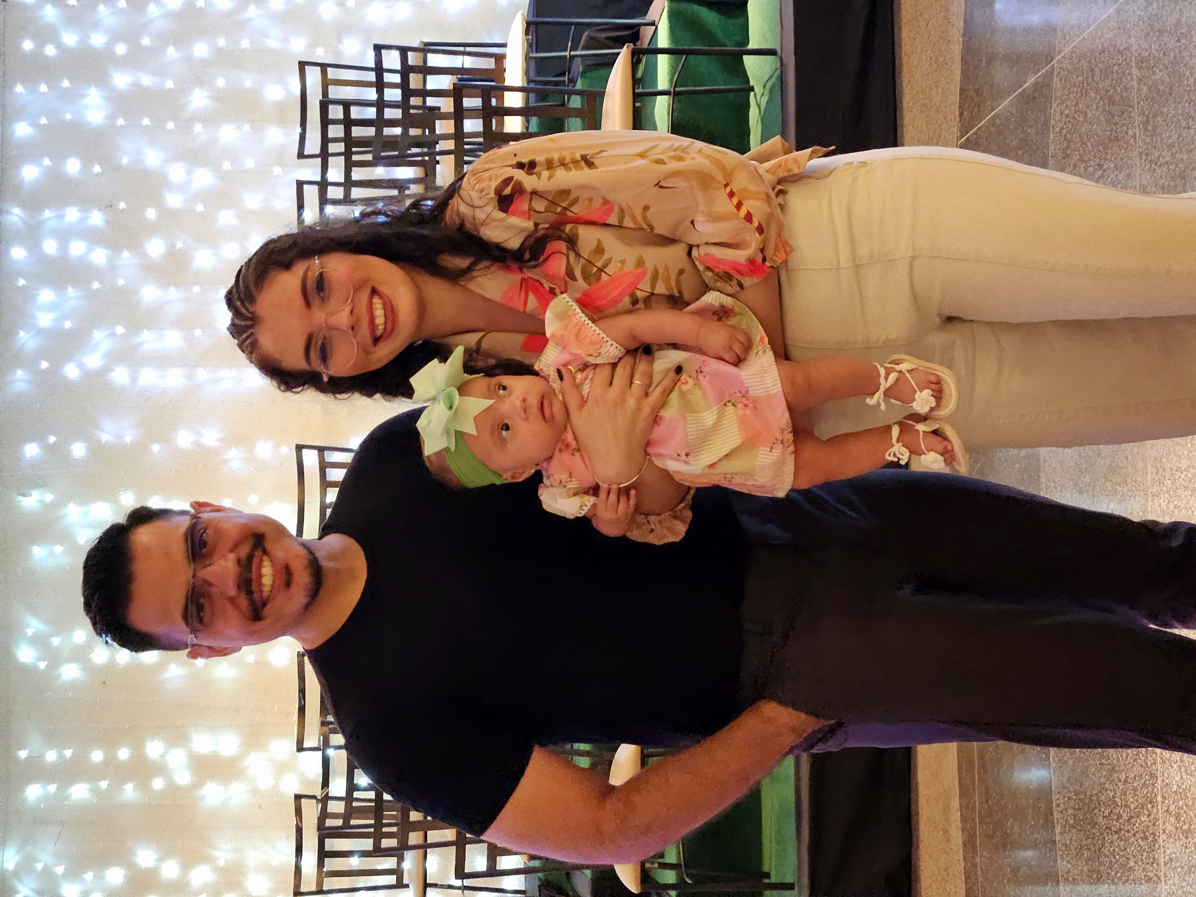 Hiago, Isabela e Antonela em evento